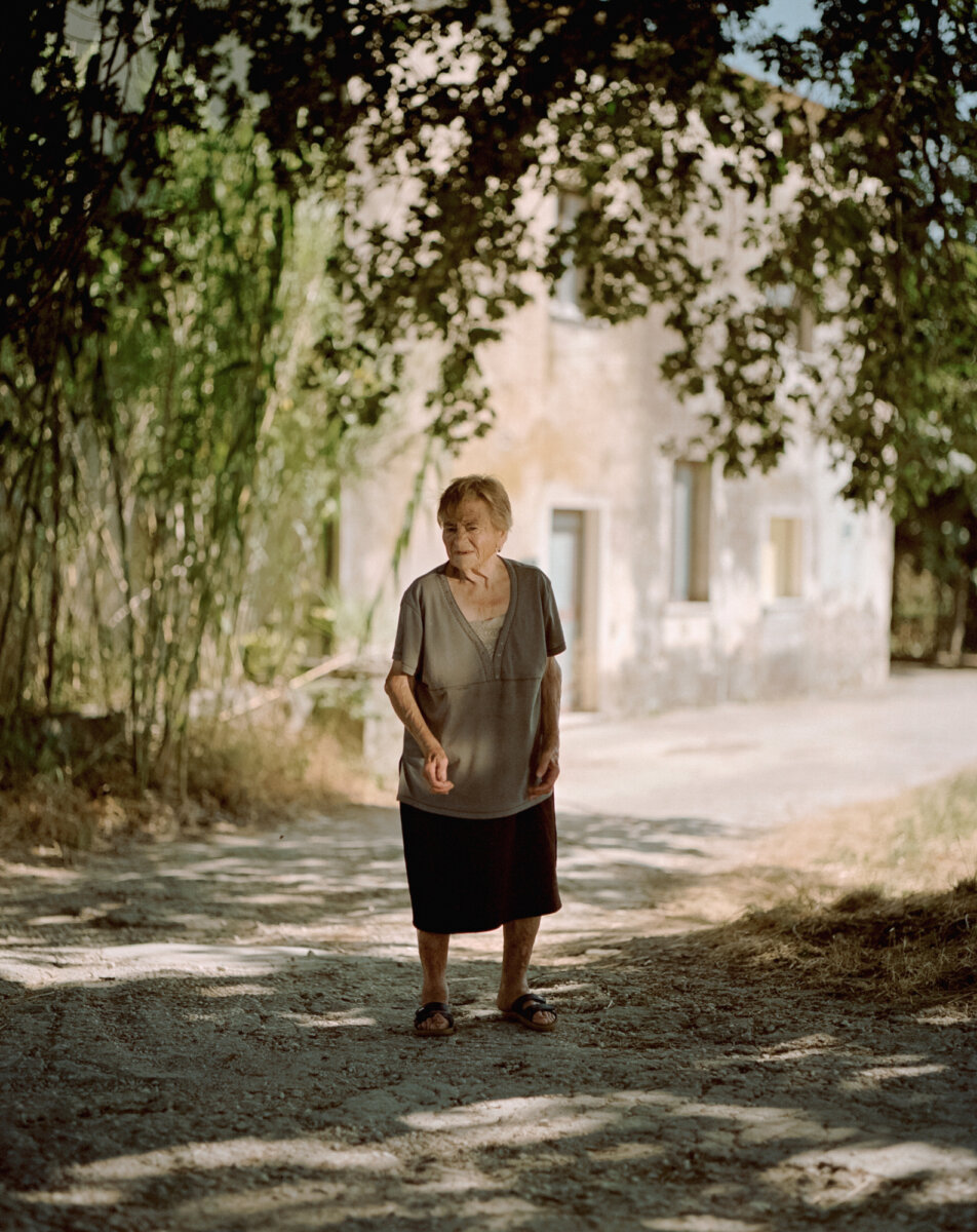 NON SI È MAI ESTRANEI A NIENTE - CINZIA TOSCANO